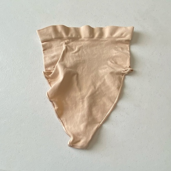 NEW Skims Seamless Sculpt Mid Waist‎ Thong Sand Size M - Picture 8 of 10